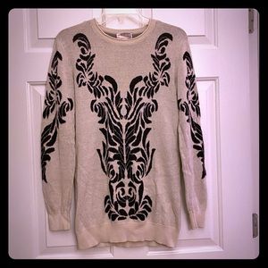 Forever 21. Sweater. Black design. S.